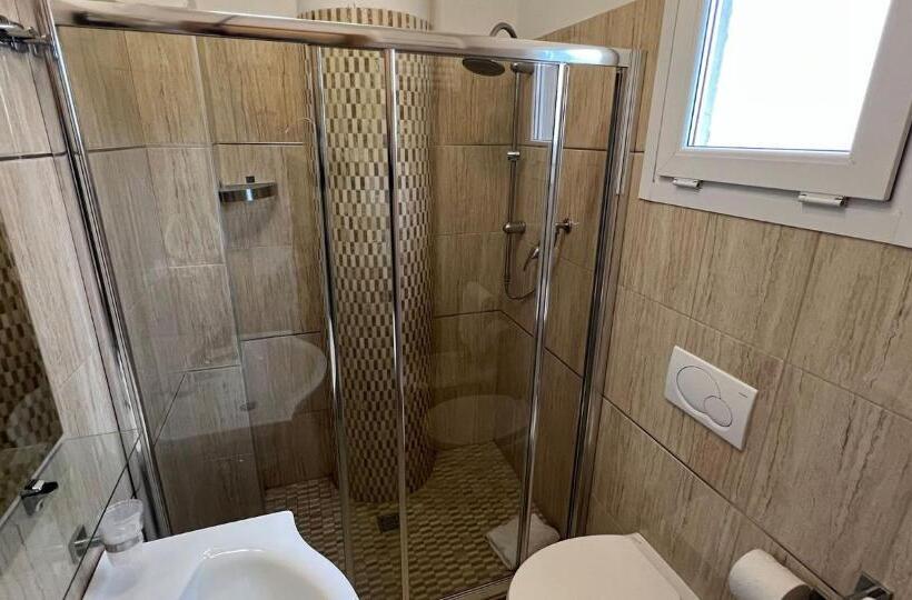 اتاق کلاسیک چهارنفره, Butterfly Wellness & Spa