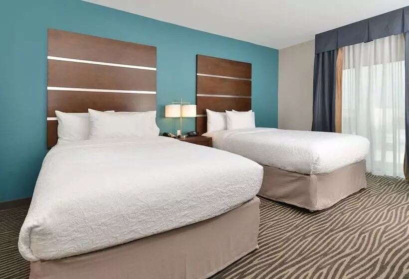 ２ダブルベッドのスタンダードルーム, Hampton Inn & Suites Des Moines Downtown