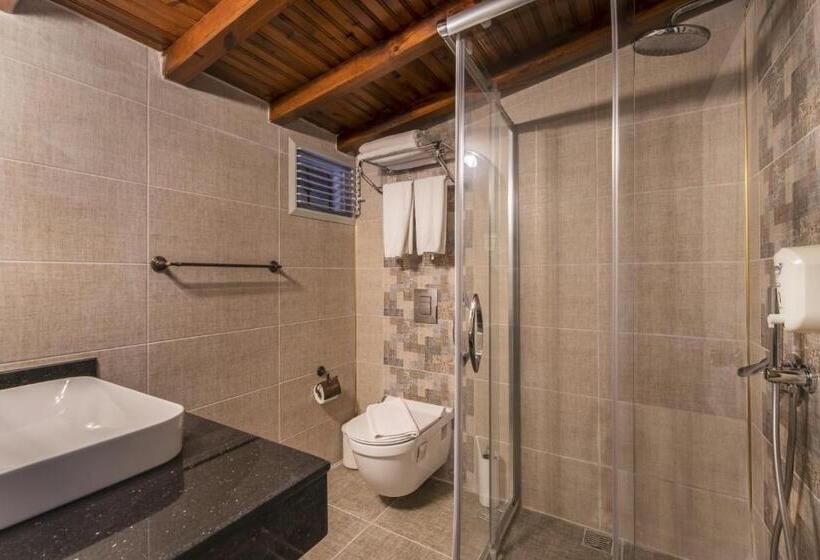 Camera Tripla Standard, La Paloma