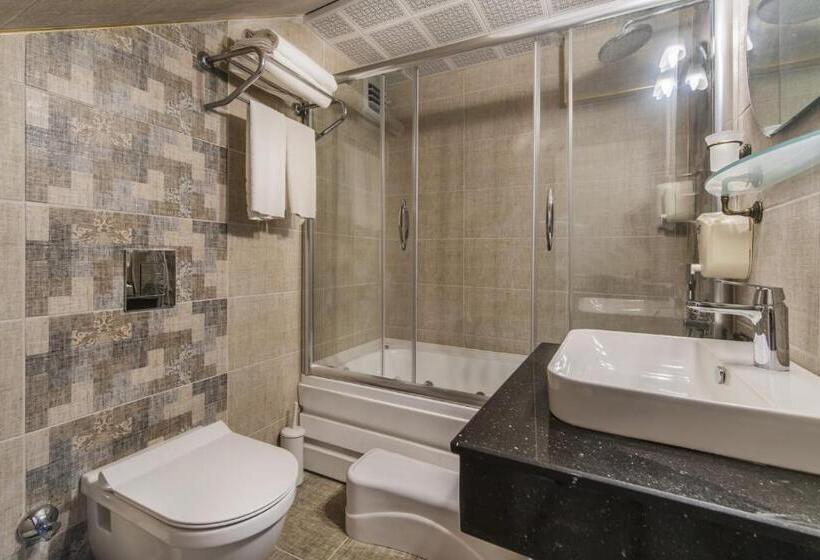 Camera Tripla Standard, La Paloma