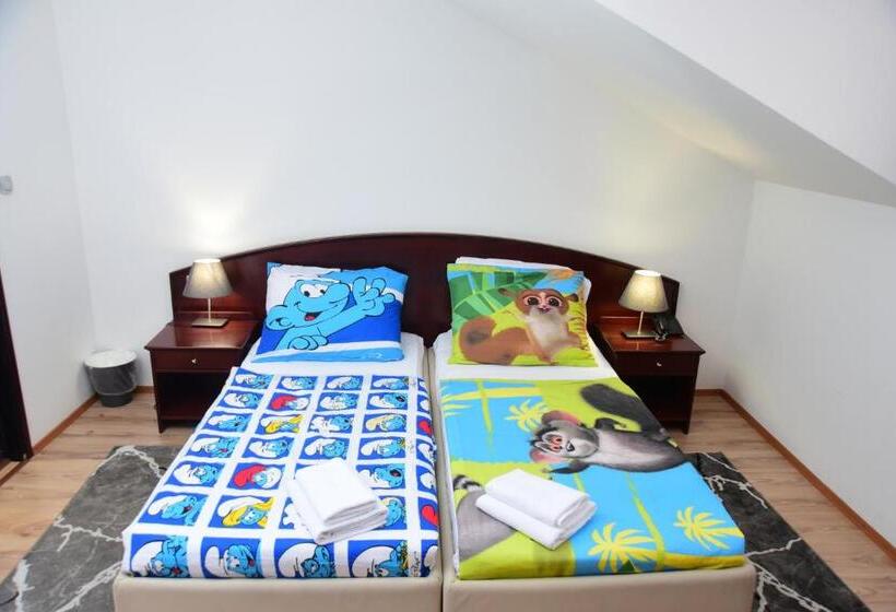 חדר סטנדרט לשלושה, Meridijan16