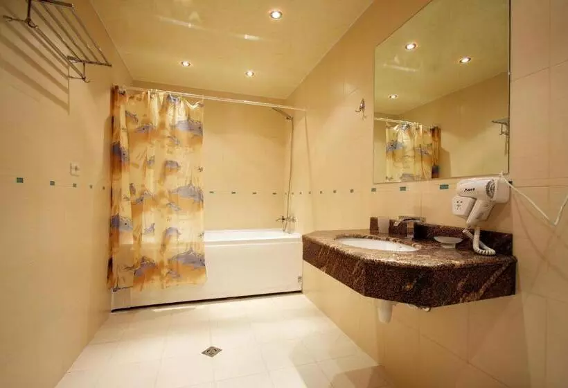اتاق خانوادگی, Best Resort Aghveran