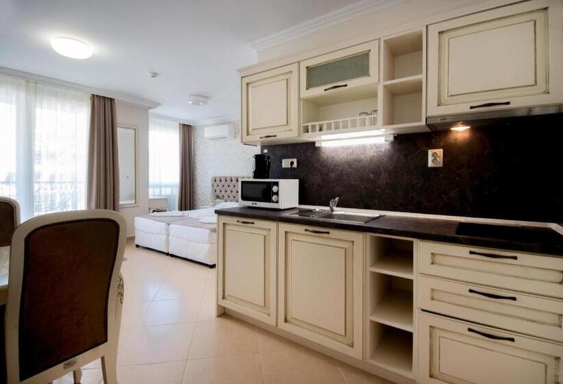 バルコニー付きスタンダードステューディオ, Regina