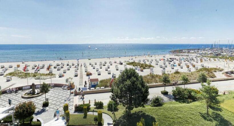 2 Bedrooms Suite Sea View, Strandidyll