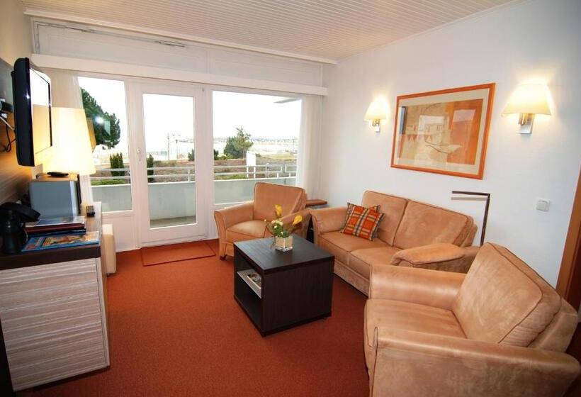 2 Bedrooms Suite Sea View, Strandidyll
