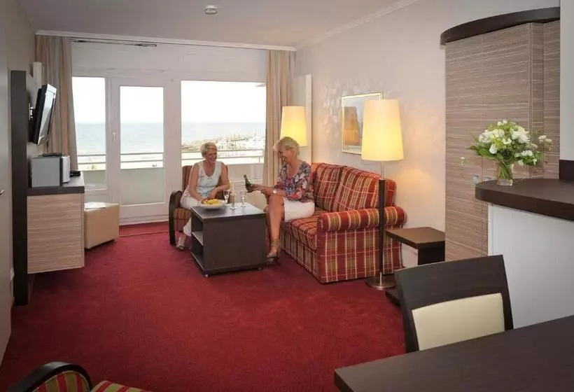 2 Bedrooms Suite Sea View, Strandidyll