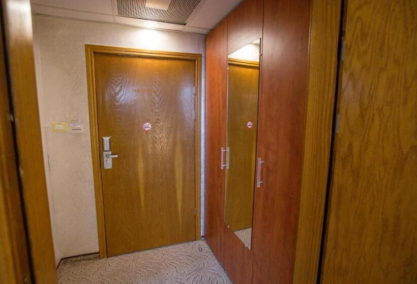 غرفة قياسية, Terra Europe Brontes