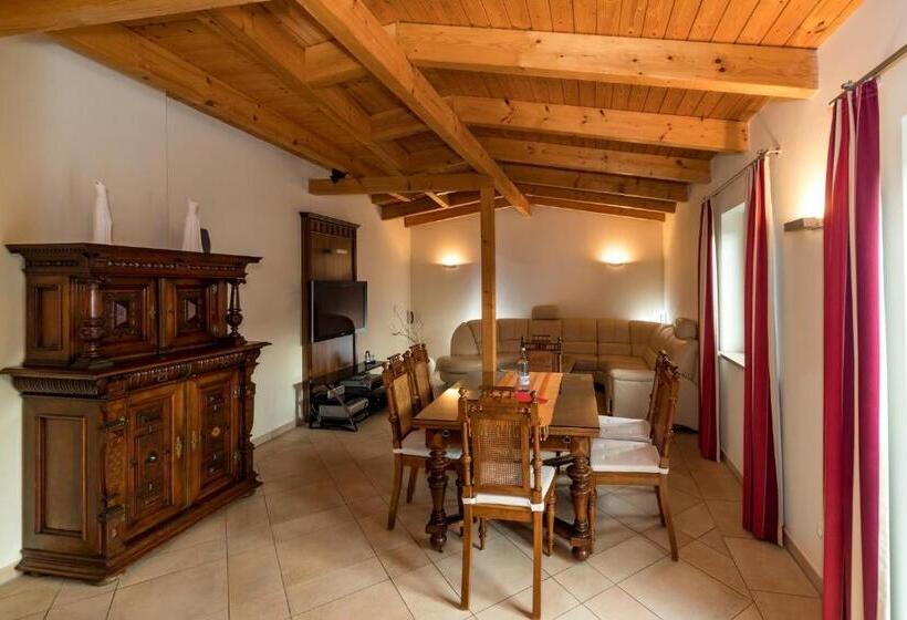 Appartamento Familiare, Wald