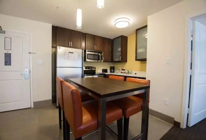 スタンダードスタジオ, Residence Inn By Marriott Omaha West