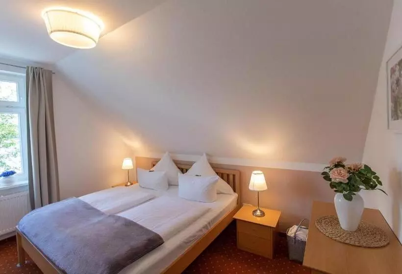 Huoneisto 2 Makuuhuonetta, Seehotel Lindenhof
