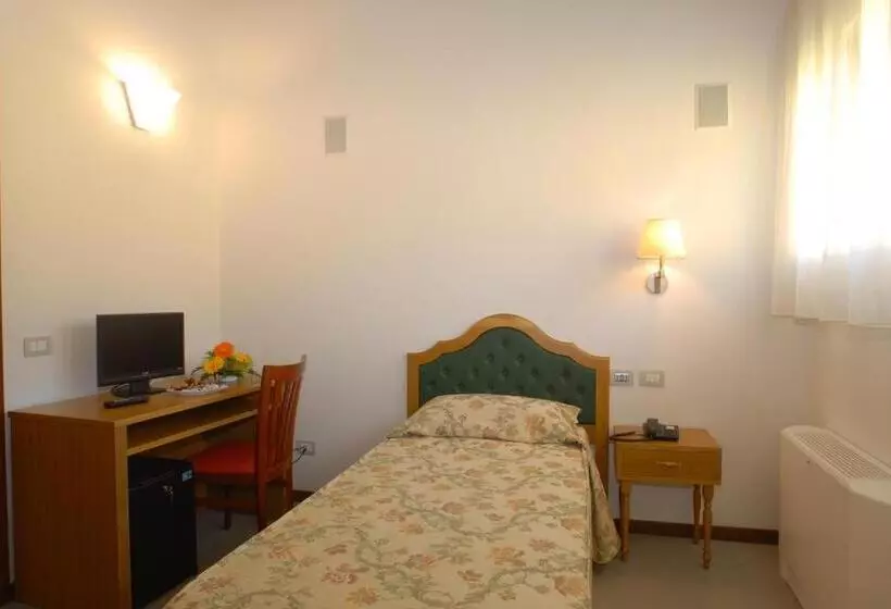 اتاق استاندارد یک نفره, Villa Aretusi