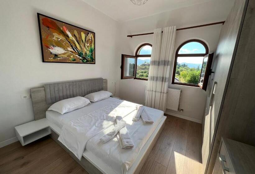 غرفة قياسية مطلة على الجبل, Bujtina Celiku