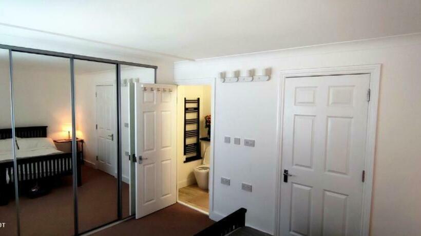 غرفة قياسية, Birds Nest Residency