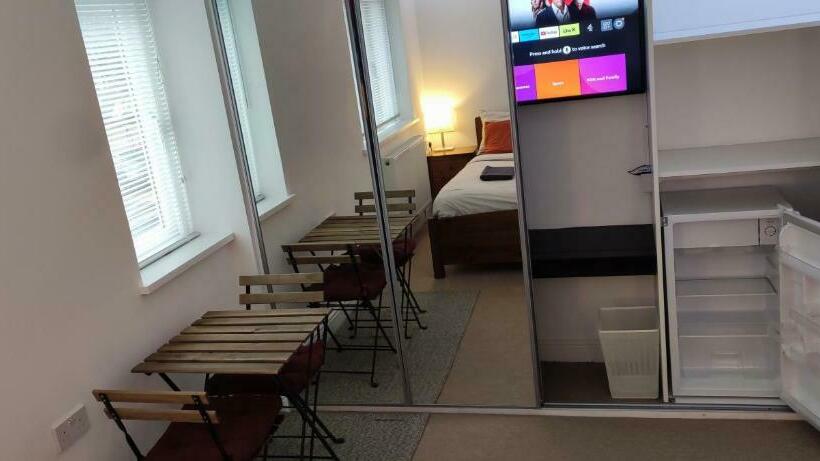 غرفة قياسية, Birds Nest Residency