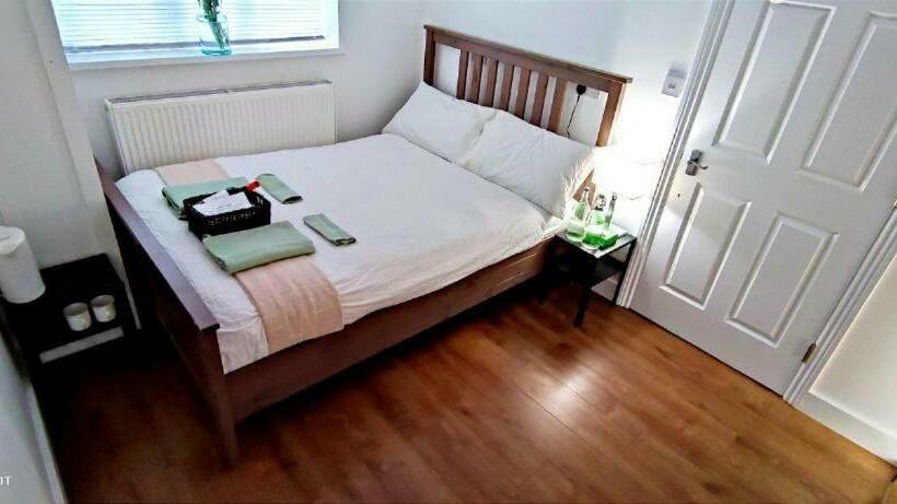 스탠다드 룸 공동 욕실, Birds Nest Residency