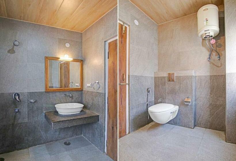 トリプルクラシックルーム, Fabhotel Outhills