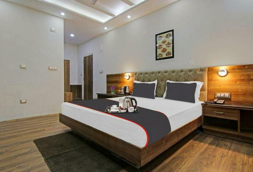 トリプルクラシックルーム, Fabhotel Outhills