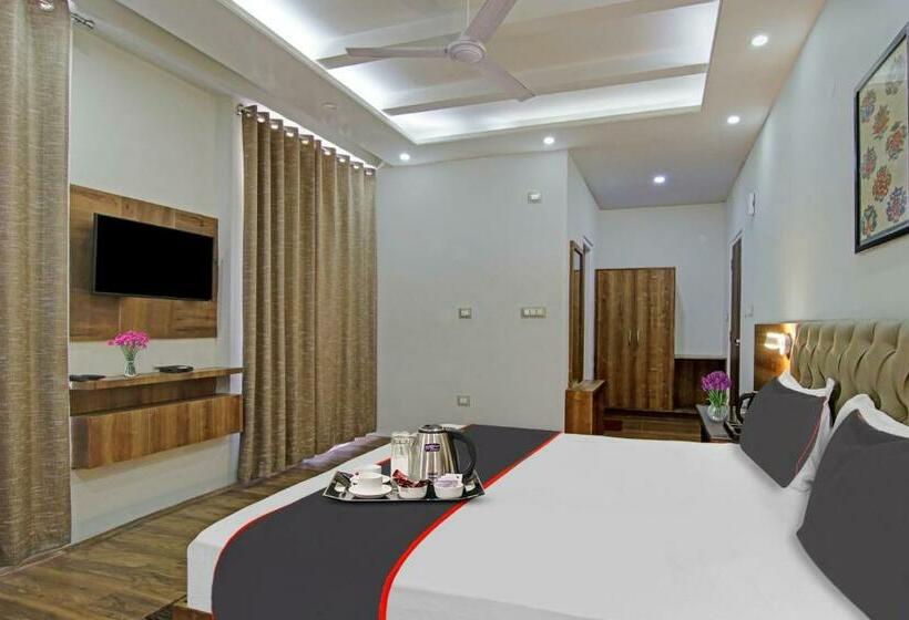 トリプルクラシックルーム, Fabhotel Outhills