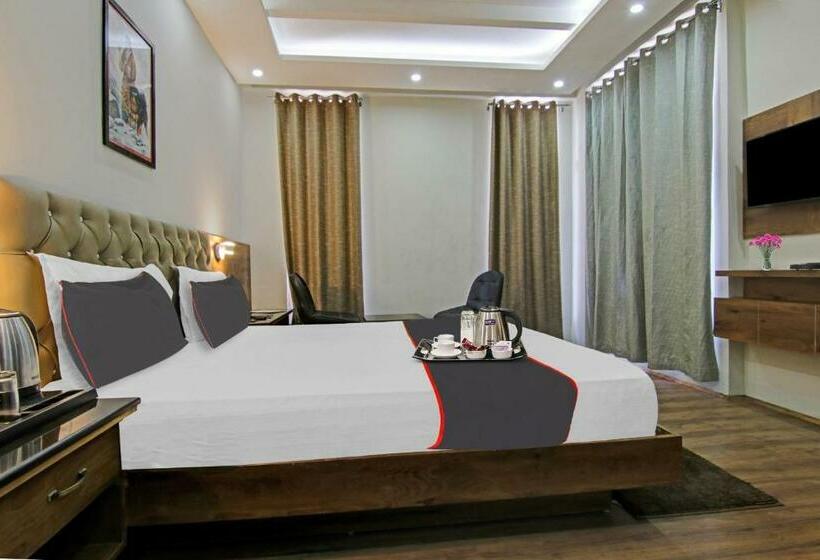 トリプルクラシックルーム, Fabhotel Outhills