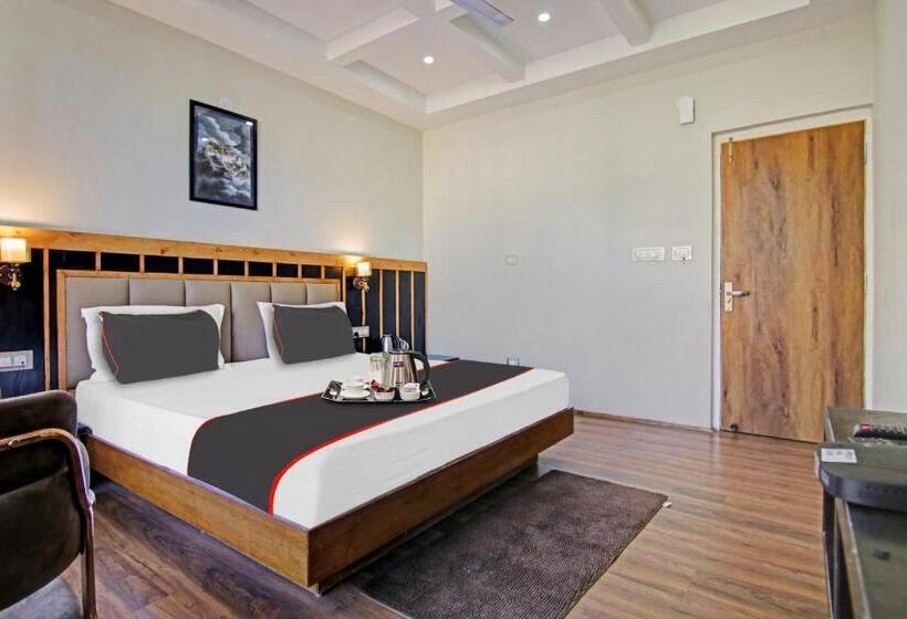 デラックストリプルルーム, Fabhotel Outhills