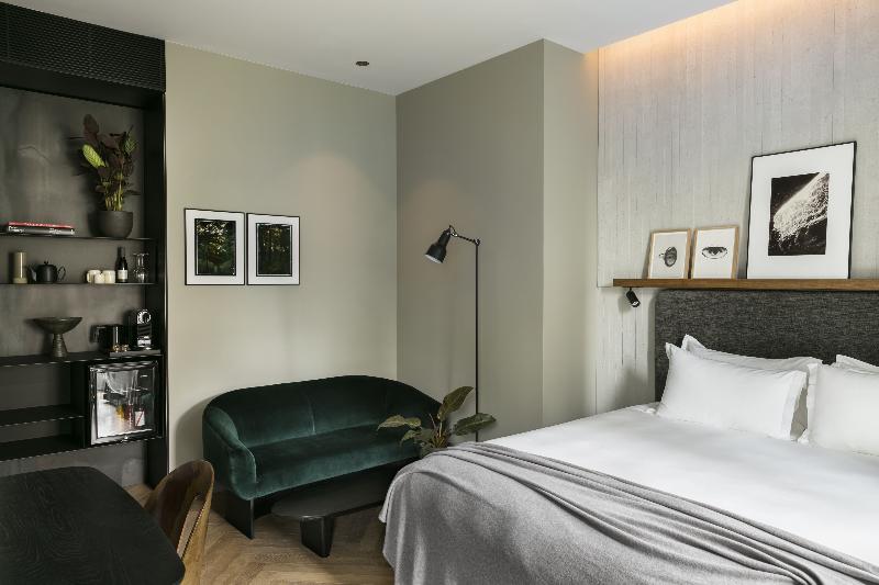 Deluxe Room King Size Bed, Nb