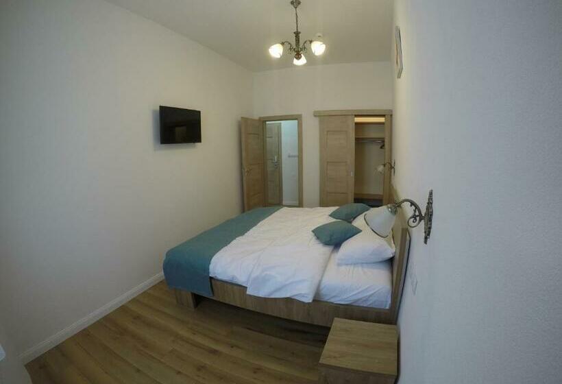 سوییت خانوادگی, Casa Bacila