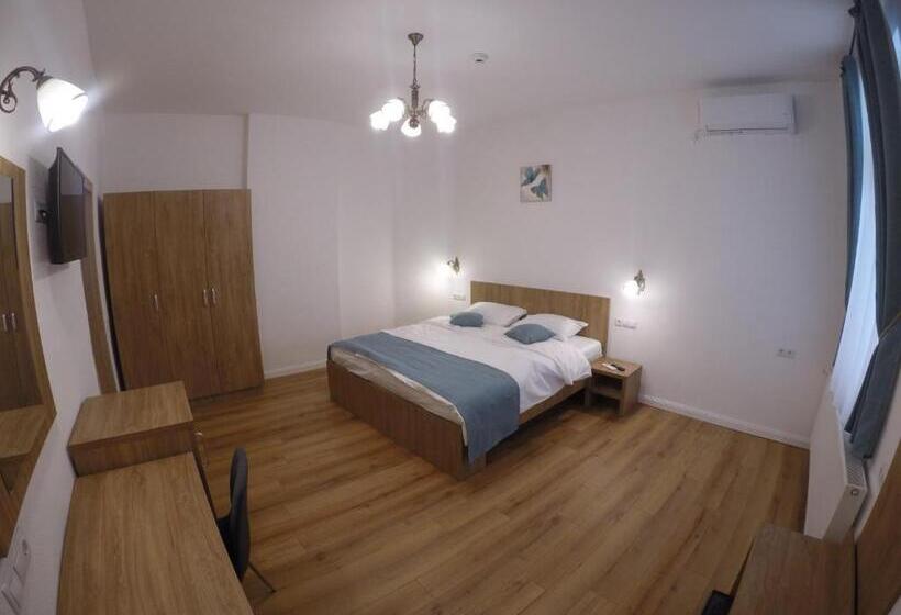 سوییت خانوادگی, Casa Bacila