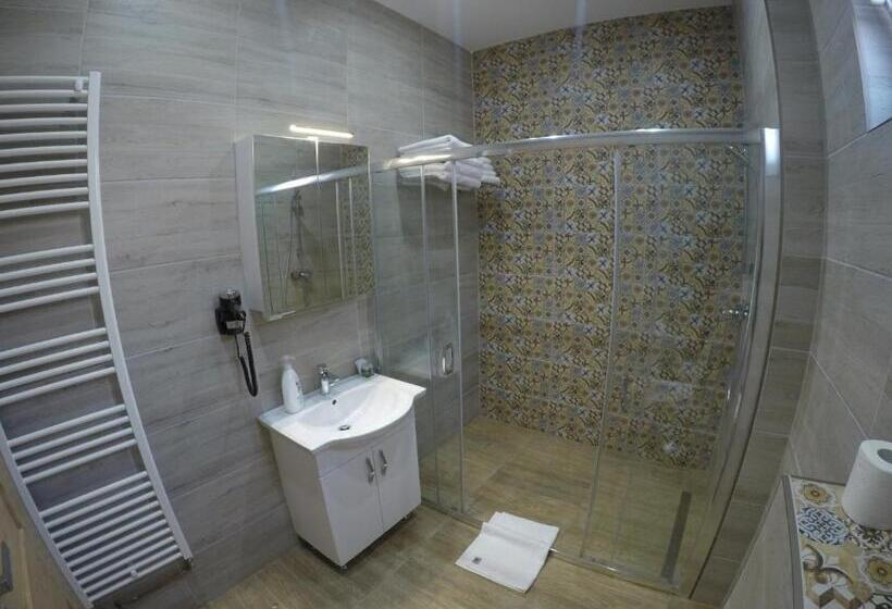 سوییت خانوادگی, Casa Bacila