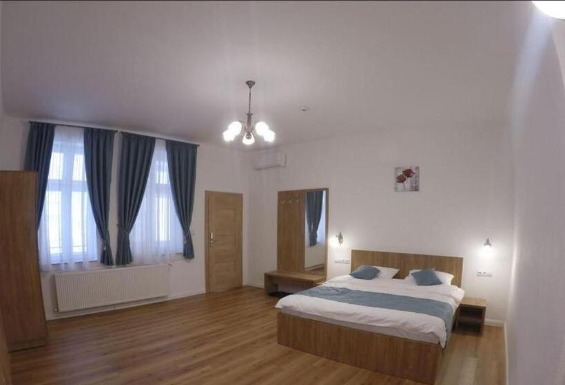 سوییت خانوادگی, Casa Bacila