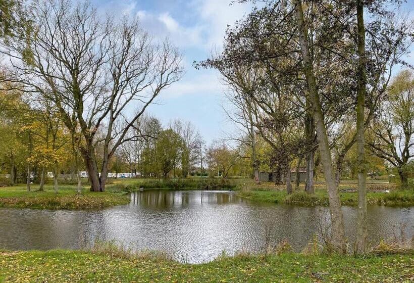 Дом 4 Спальни, Barlings Country Park