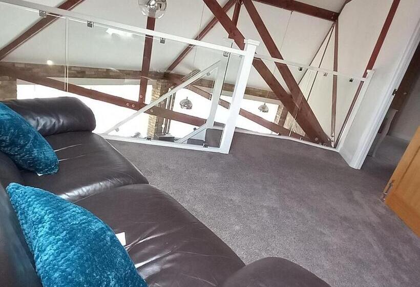 Дом 4 Спальни, Barlings Country Park