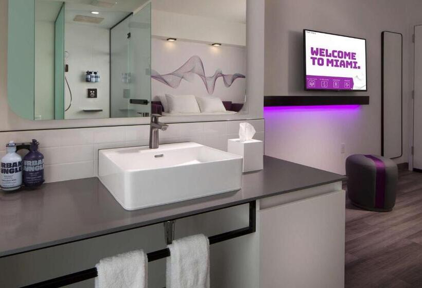 جناح جونيور, Yotel Miami