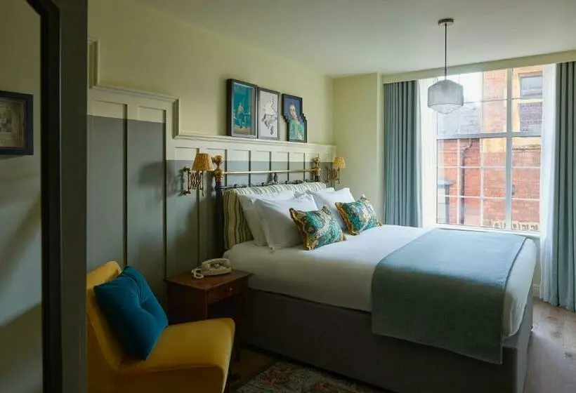 اتاق استاندارد با تخت بزرگ, Indigo Exeter, An Ihg