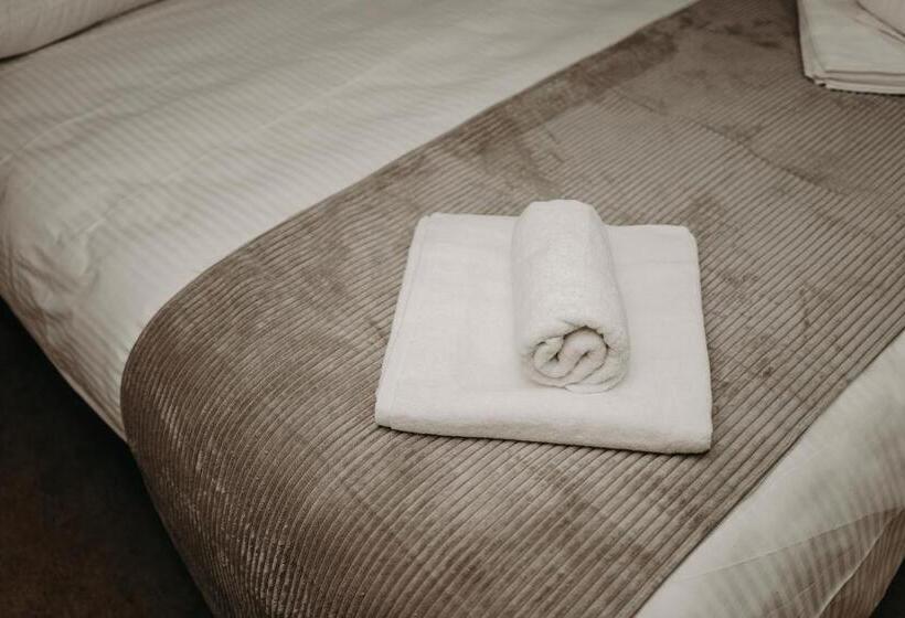 Suite with lake view, Noor Konjic