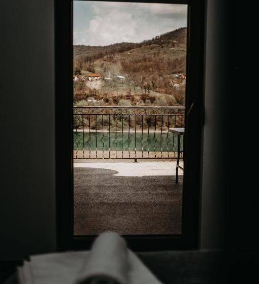 Suite with lake view, Noor Konjic