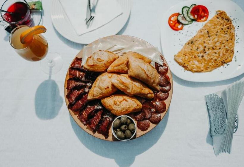 Suite with lake view, Noor Konjic