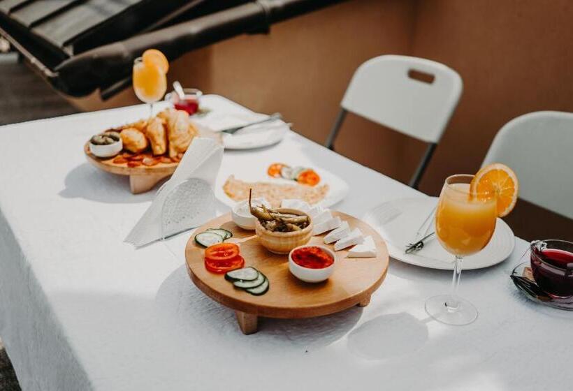 Suite with lake view, Noor Konjic