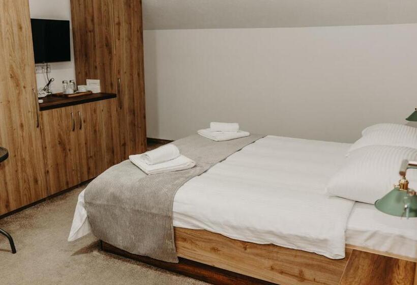 اتاق استاندارد با چشم‌انداز دریاچه, Noor Konjic