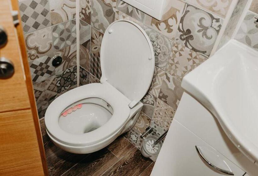 اتاق استاندارد با چشم‌انداز دریاچه, Noor Konjic