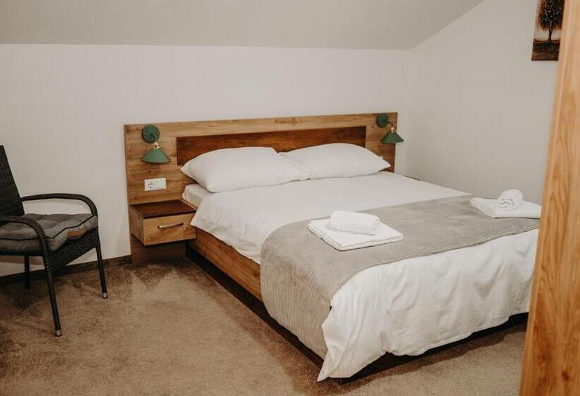 اتاق استاندارد با چشم‌انداز دریاچه, Noor Konjic