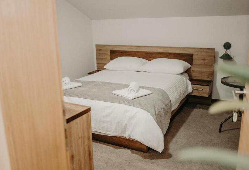 اتاق استاندارد با چشم‌انداز دریاچه, Noor Konjic