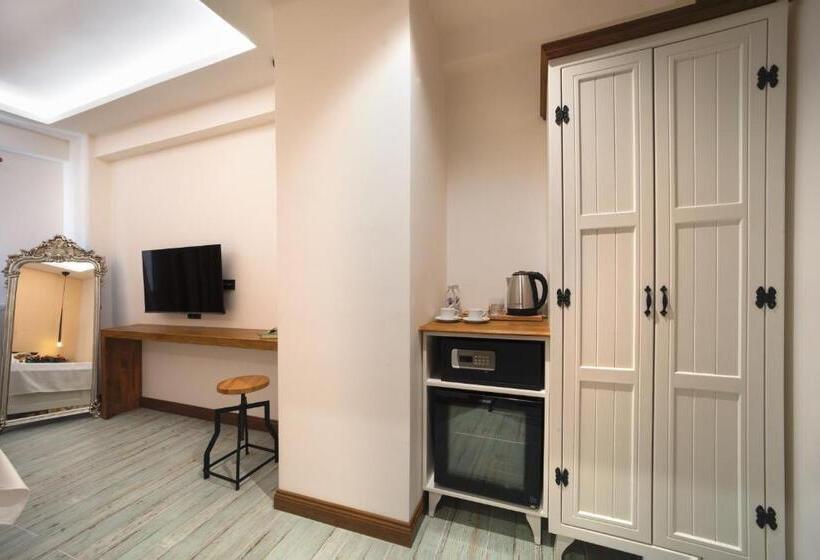 اتاق لوکس با بالکن, Meli̇tya Hotels Gökçeada