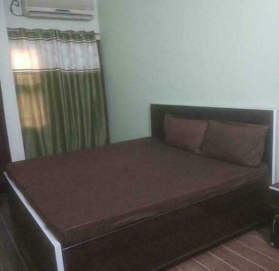 Classic Kolmen Hengen Huone, Oyo 91128  Mongoose Palace