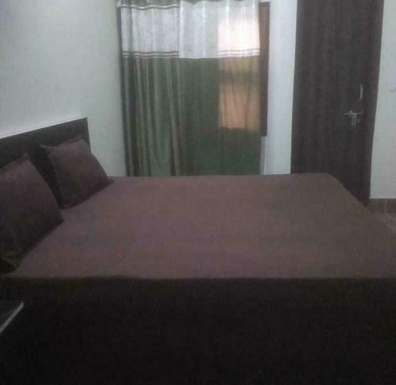 Classic Kolmen Hengen Huone, Oyo 91128  Mongoose Palace