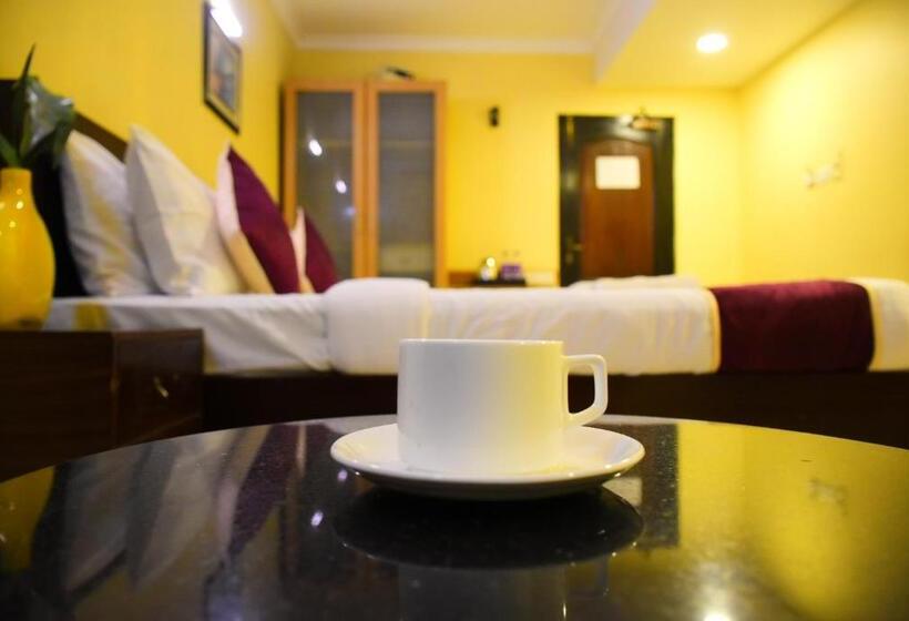 Номер Deluxe, Nakshatree Hotels, Maruthi Residency  Mogappair