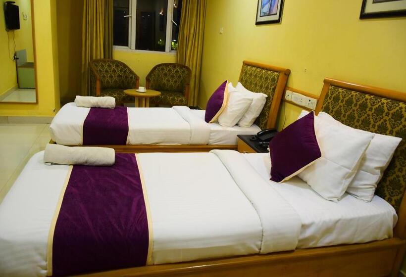 Номер Deluxe, Nakshatree Hotels, Maruthi Residency  Mogappair