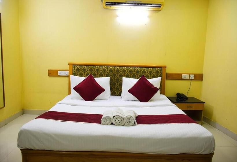 Номер Deluxe, Nakshatree Hotels, Maruthi Residency  Mogappair