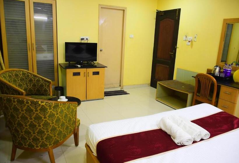 豪华房间, Nakshatree Hotels, Maruthi Residency  Mogappair