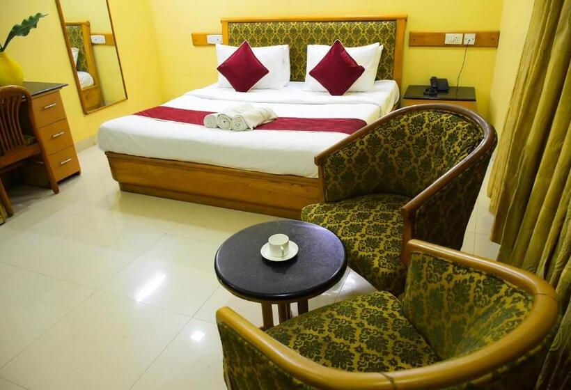 Номер Deluxe, Nakshatree Hotels, Maruthi Residency  Mogappair