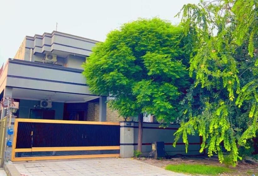 سوییت خانوادگی, Grand Hayat Guest House